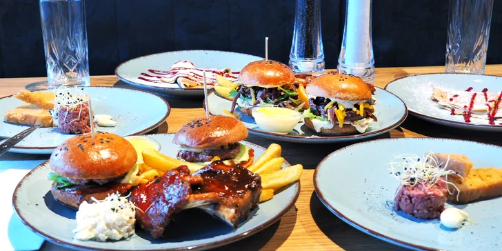Bohaté menu pro dva: tatarák, miniburgery, žebírka, belgické hranolky i skvostný dezert