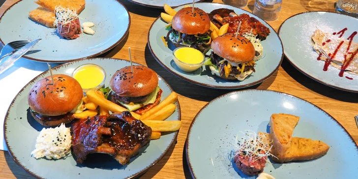 Bohaté menu pro dva: tatarák, miniburgery, žebírka, belgické hranolky i skvostný dezert