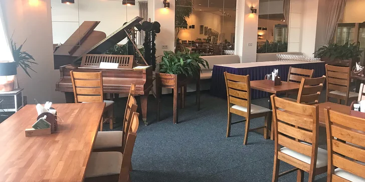 Otevřené vouchery do rodinné restaurace Univerzita v Táboře: 500 či 1000 Kč na jídla i nápoje