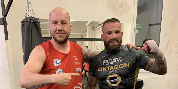 Soukromý trénink thajského boxu a kickboxu s Michalem Reissingerem: lekce od mistra ČR pro 1 i 2 bojovníky