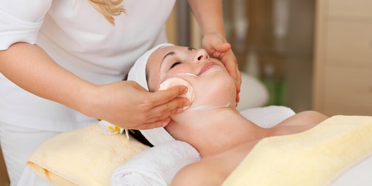 Kosmetické ošetření: peeling, hloubkové čištění i masáž obličeje a dekoltu