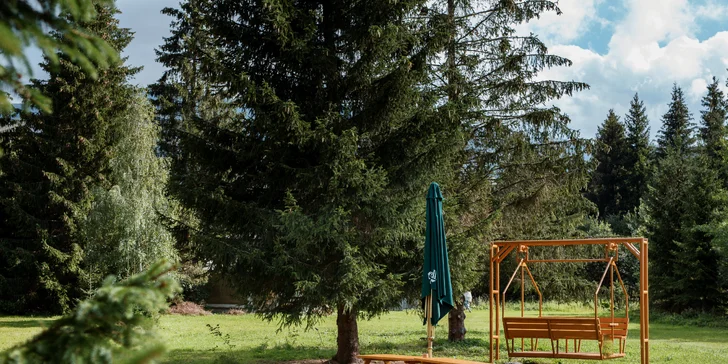 Pobyt v penzionu na Oravě s venkovním mini wellness a snídaní: v okolí hory i termální prameny