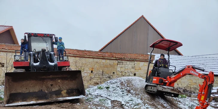 30–60 min. řádění s legendárním kloubovým nakladačem nebo rypadlem