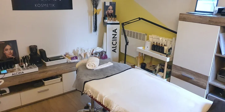 Péče o aknózní i smíšenou pleť s úpravou obočí i masáží obličeje, krku a dekoltu