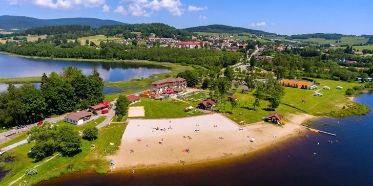Pobyt v hotelu přímo u Lipna: příjemný pokoj, polopenze i drink