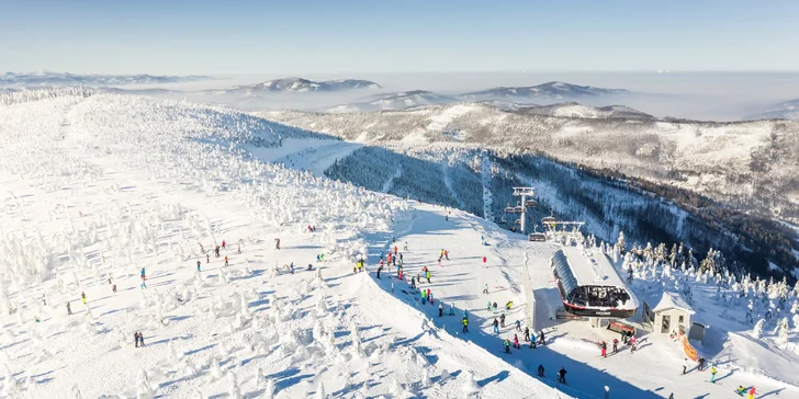 Moderní hotel s výhledem na Slezské Beskydy: jídlo a neomezený vstup do wellness, akce 2 děti zdarma