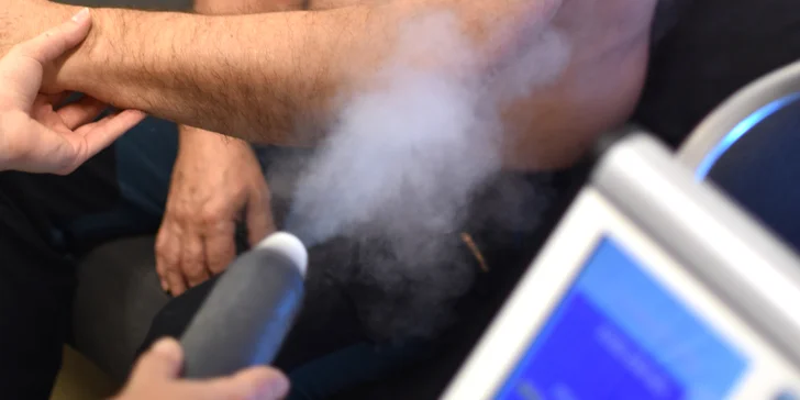 Zlepšení fyzické i psychické kondice kryoterapií: lokální i celotělová, kryolifting obličeje