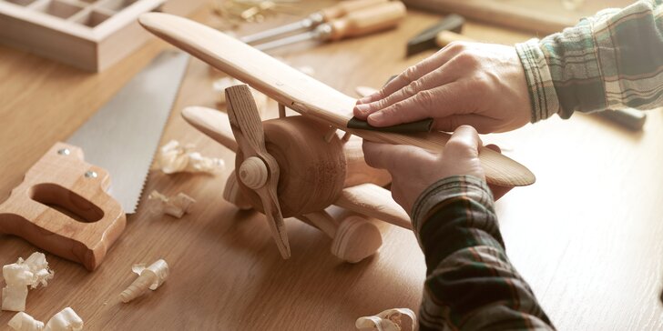 Kurz výroby dřevěné hračky pro dospělé i děti v autentické hračkářské dílně