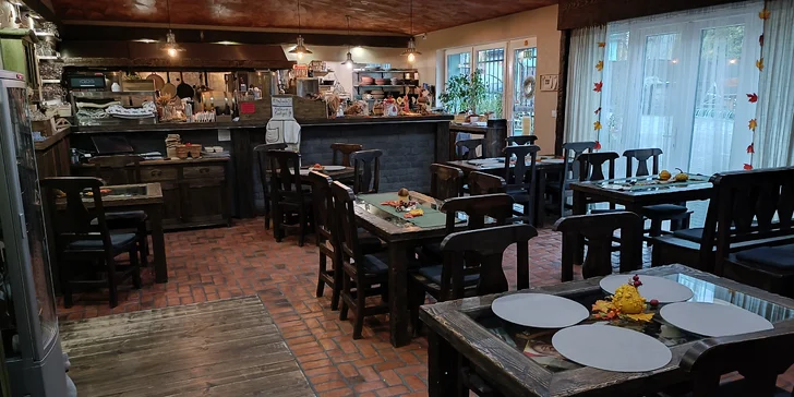 Parádní 3chodové menu pro dva: bůčková pomazánka, jelení kýta se šípkovou, jablečný koláč