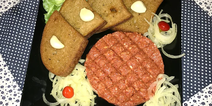 Tatarák z českého hovězího a zlatavé topinky s česnekem: 200 nebo 400 g
