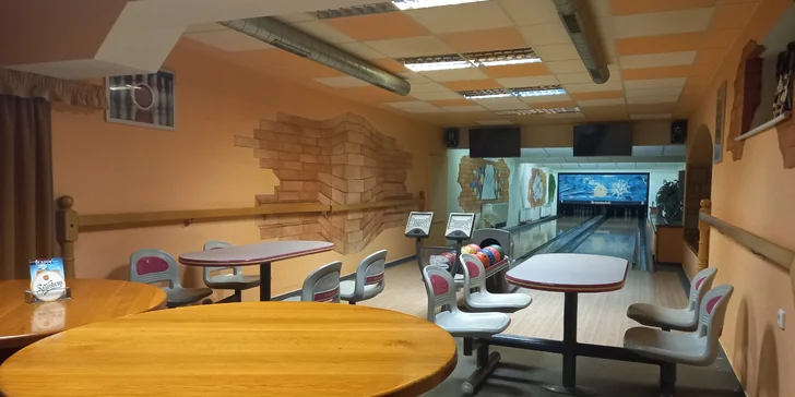Zábava i bezva bašta: bowling až pro 8 osob, mini řízečky, žebra či pizza