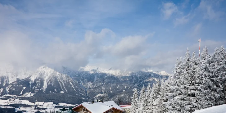 Jednodenní lyžování na Dachstein West: doprava pohodlným autobusem, skipas v ceně