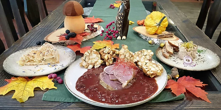 Parádní 3chodové menu pro dva: bůčková pomazánka, jelení kýta se šípkovou, jablečný koláč