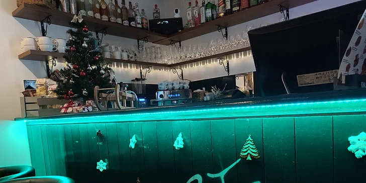 Alko nebo nealko horký drink pro 1 či 2 osoby: horké ovoce, svařák nebo třeba grog