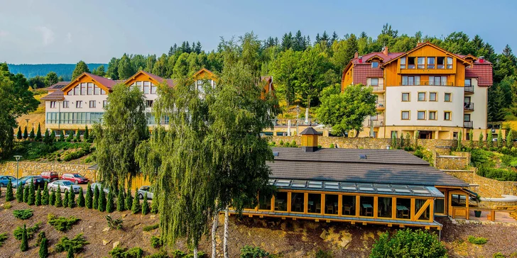 Dovolená v polských Jizerkách o samotě, v páru i s celou rodinou: polopenze a neomezený wellness
