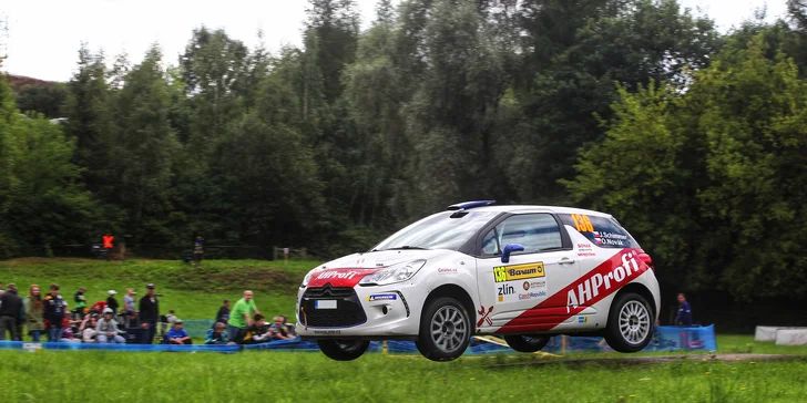 Adrenalinové RallyTaxi s profesionálním závodníkem ve voze Toyota GR Yaris nebo Citroen DS3 R1