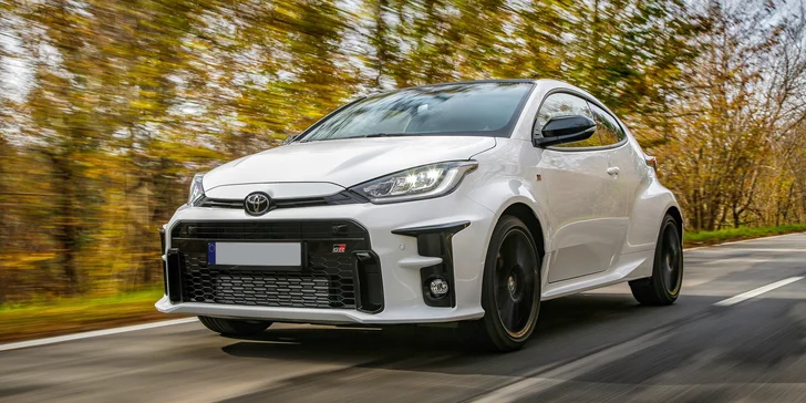 Zažijte opěvované rallye auto GR Yaris: 20-50 kilometrů testovací jízdy v nabušeném fáru