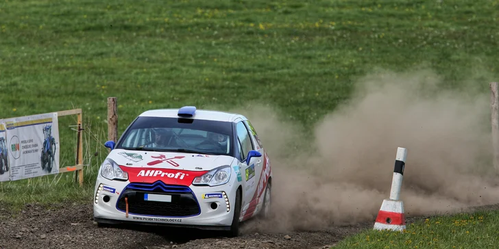 Adrenalinové RallyTaxi s profesionálním závodníkem ve voze Toyota GR Yaris nebo Citroen DS3 R1