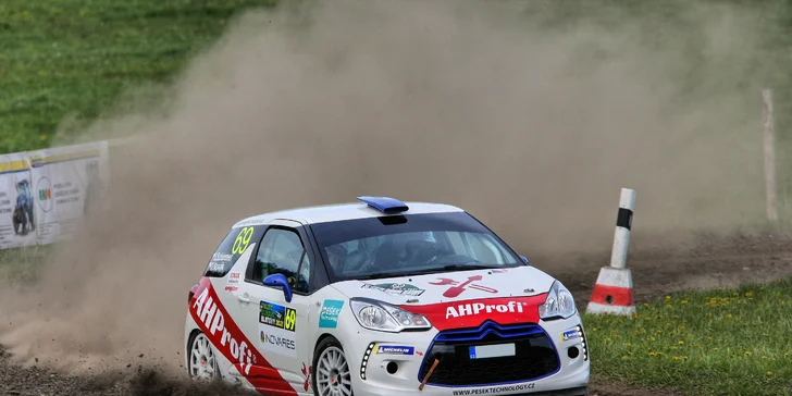 Adrenalinové RallyTaxi s profesionálním závodníkem ve voze Toyota GR Yaris nebo Citroen DS3 R1
