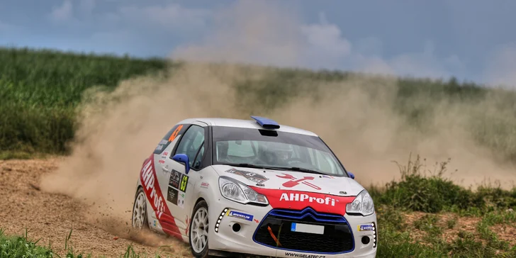 Adrenalinové RallyTaxi s profesionálním závodníkem ve voze Toyota GR Yaris nebo Citroen DS3 R1
