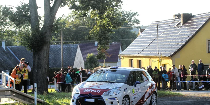 Adrenalinové RallyTaxi s profesionálním závodníkem ve voze Toyota GR Yaris nebo Citroen DS3 R1