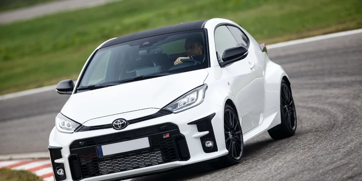 Adrenalinové RallyTaxi s profesionálním závodníkem ve voze Toyota GR Yaris nebo Citroen DS3 R1