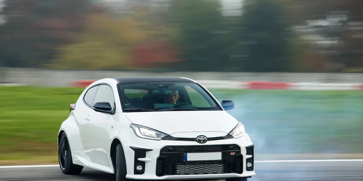 Adrenalinové RallyTaxi s profesionálním závodníkem ve voze Toyota GR Yaris nebo Citroen DS3 R1