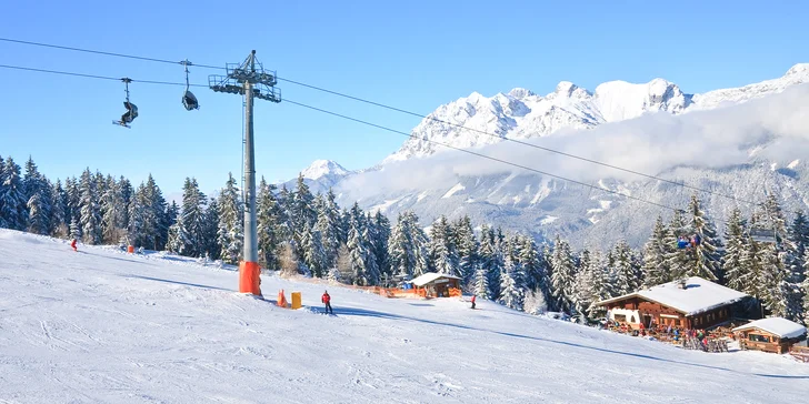 Jednodenní lyžování na Dachstein West: doprava pohodlným autobusem, skipas v ceně