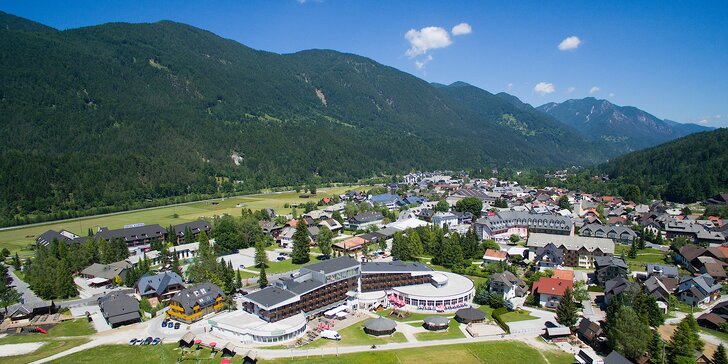 Dovolená ve Slovinsku: 4* hotel v Kranjske Goře se snídaní a vstupem do bazénů