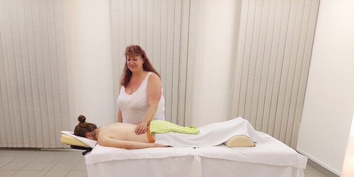 Odpočiňte si: kancelářská masáž zad i šíje nebo relaxační masáž s aromaterapií