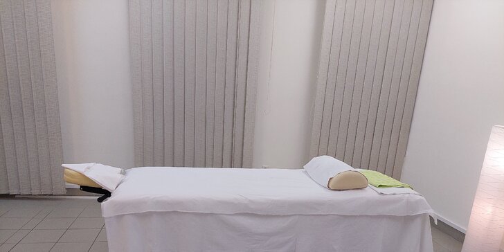 Odpočiňte si: kancelářská masáž zad i šíje nebo relaxační masáž s aromaterapií