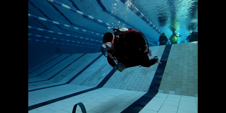 Pod hladinou jako doma: úvod k freedivingu i scubadivingu pro začátečníky