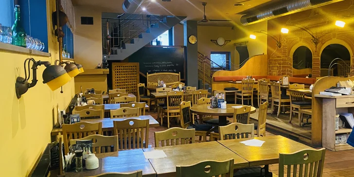 Žebra, steak dle výběru ze 2 druhů masa nebo burger pro 1 či 2 osoby v restaurantu Plaudit Turnov