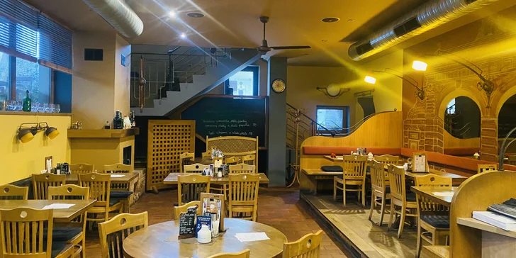 Žebra, steak dle výběru ze 2 druhů masa nebo burger pro 1 či 2 osoby v restaurantu Plaudit Turnov