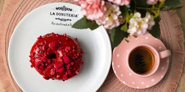 1 nebo 2 donuty a káva či čaj v centru Olomouce, včetně veganské nabídky