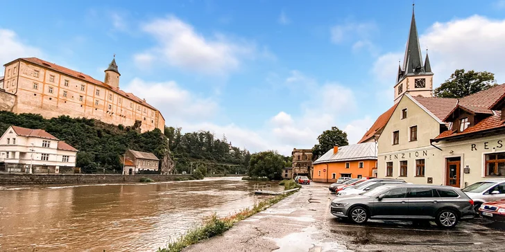 Pobyt v Ledči nad Sázavou se snídaní, zákuskem a lahví vína i večeří