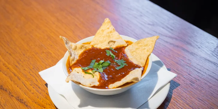 Mexické degustační menu o 4 chodech: nachos, polévka, tortilly, chilli, tacos i churros