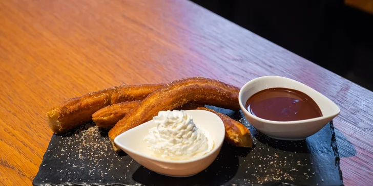 Mexické degustační menu o 4 chodech: nachos, polévka, tortilly, chilli, tacos i churros