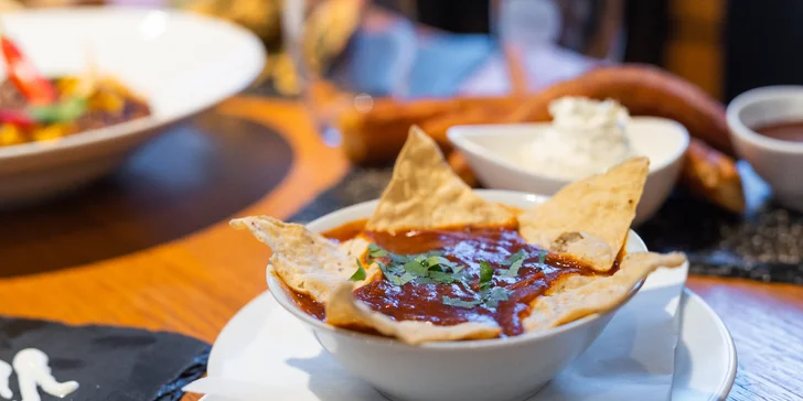 Mexické degustační menu o 4 chodech: nachos, polévka, tortilly, chilli, tacos i churros