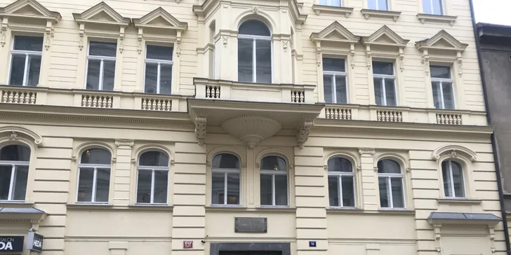 Pohoda v centru Prahy pro pár: moderní studio s vybavenou kuchyňkou