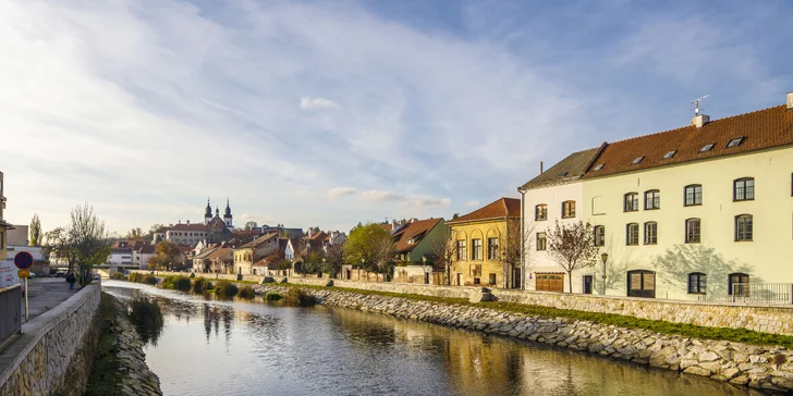 4* relax v Třebíči: snídaně i polopenze a vstupenky do baziliky a aquaparku