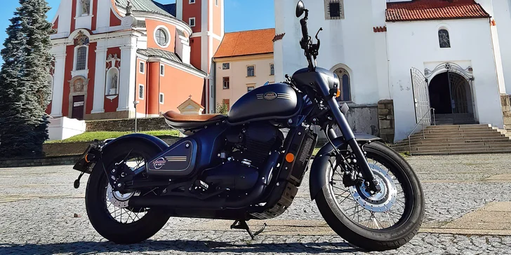 Zapůjčení motorky na den nebo víkend: Jawa 350 Scrambler, Pérák, 500 RMV nebo BMW 1200 GS