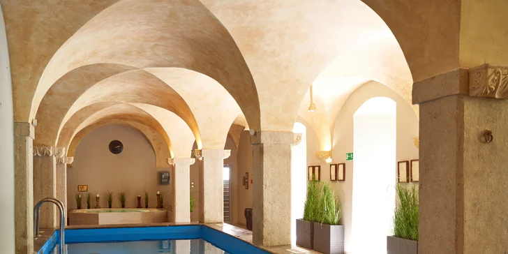 Romantika na zámku: neomezený vstup do wellness, snídaně či polopenze a 2 dětmi zdarma