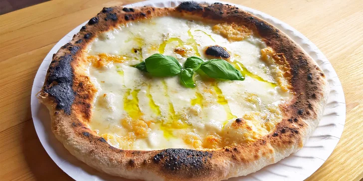 Jedna či dvě pizzy dle výběru: salámová, tuňáková nebo třeba quattro formaggi