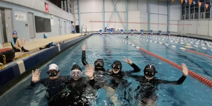 Pod hladinou jako doma: úvod k freedivingu i scubadivingu pro začátečníky