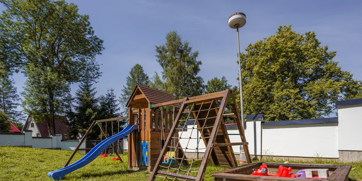 Dovolená na břehu Lipna: hotel s polopenzí a sport na Lipně i v Rakousku