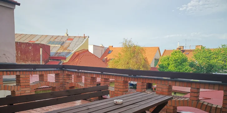 Ubytování se snídaní v historickém centru Mělníku: pokoje s výhledem na náměstí i sklepní bez oken