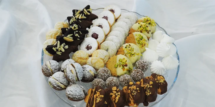 Vánoční cukroví: 1 kg rozdělený mezi 10 druhů, osobní vyzvednutí