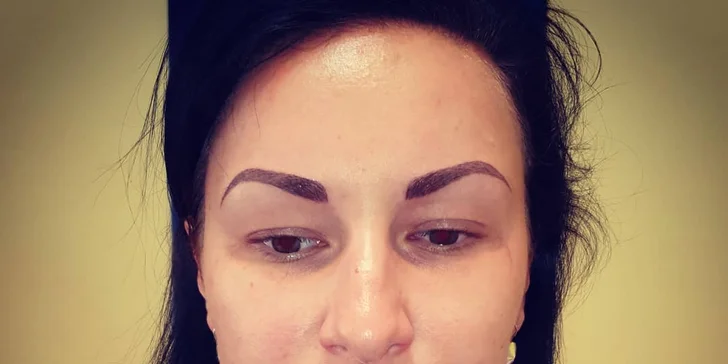 Permanentní make-up: horní a dolní linky, obočí i kontura a výplň rtů