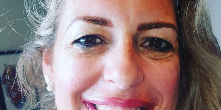 Permanentní make-up: horní a dolní linky, obočí i kontura a výplň rtů
